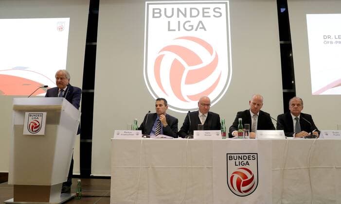 Fußball, Generalversammlung der österreichischen Bundesliga in Wien SOCCER - Bundesliga general meeting VIENNA,AUSTRIA,09.DEC.16 - SOCCER - tipico Bundesliga, Raiffeisen Forum, annual general meeting 2016. Image shows president Leo Windtner (OEFB), vice president Markus Kraetschmer, president Hans Rinner, chairman Christian Ebenbauer and vice president Erwin Fuchs (Bundesliga). GEPAxpictures xWalterxLuger
