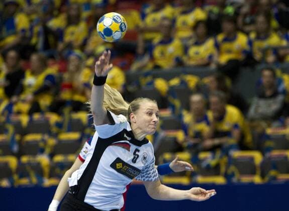 Handball, EM Damen, Deutschland - Serbien Goteborg Sweden 2016-12-10 Women s EHF Euro 2016 Serbia (SRB) vs Germany(GER) Saskia Lang (GER) Göteborg Local Caption KP0300003 