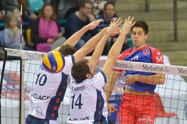 10.12.2016, xtkx, Volleyball 1.Bundesliga Herren, United Volleys - SVG Lueneburg, emspor, v.l. Matthias Pomps (Lueneburg) , Michel Schlien (Luenburg) , Moritz Reichert (United Volleys) , Rüsselsheim