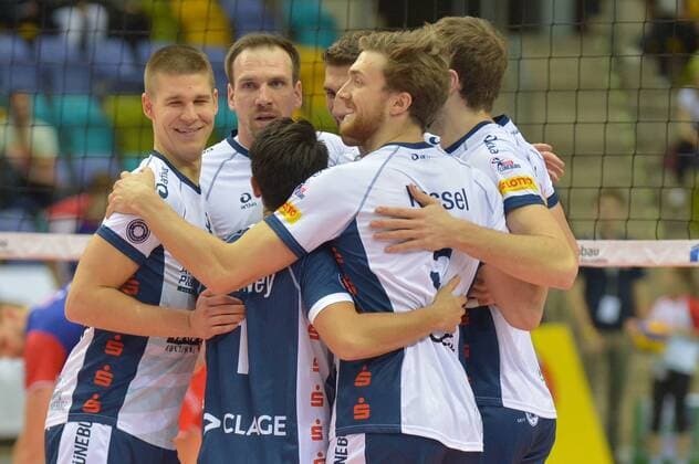 10.12.2016, xtkx, Volleyball 1.Bundesliga Herren, United Volleys - SVG Lueneburg, emspor, v.l. Adam Kocian (Lueneburg) , MIchael Brinkley (lueneburg) , Rüsselsheim