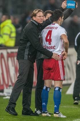 Deutschland, Hamburg , Volkspark Stadion, Fussball, 1. Bundesliga, Saison 2016 2017 , Hamburger SV - FC Augsburg, Trainer Markus Gisdol gibt Emir Spahic(HSV) Anweisungen