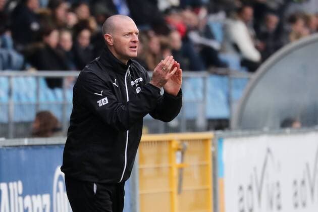 Matt Ross (Trainer, Frankfurt) klatscht in die Hände, klatschen, Einzelbild, Aktion, Action, Fussball, Allianz Frauen-Bundesliga, TSG 1899 Hoffenheim - 1. FFC Frankfurt, xozx