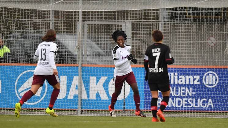 Jubel, Freuen, celebrate, happy, cheer , Goal Celebration SGS Essen zum 1:1 Nicole Anyomi (SGS Essen) (15), Fussball, Allianz Frauen-Bundesliga, Bayer 04 Leverkusen - SGS Essen, xmkx
