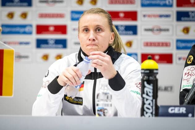 Saskia Lang (Nr. 5, Deutschland) bei der Pressekonferenz nach dem Spiel. Deutschland vs. Polen, Preliminary Round, EHF Euro 2016, Handball, 08.12.16 Kristianstad Skane laen Sweden Kristianstad Arena Copyright: xAgentur54Gradx xFelixxKoenigx
