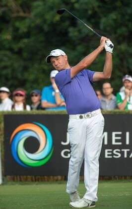 December 11, 2016 - Hong Kong, Hong Kong S.A.R, China - Final round of the 58th Hong Kong Open at The Hong Kong Golf Club Fanling, Hong Kong, Hong Kong SAR, China. Sam Brazel takes the trophy by one stroke with a birdie on the 18th. Brazel tees off on the 17th hole. Final day of the UBS Hong Kong Open Golf 2016 - ZUMAr144 20161211_zap_r144_005