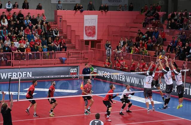 Volleyball 1. Bundesliga Saison 2016 2017 11.12.2016 TV Rottenburg - powervolleys Dueren Uebersicht, Spielszene der Paul Horn Arena 