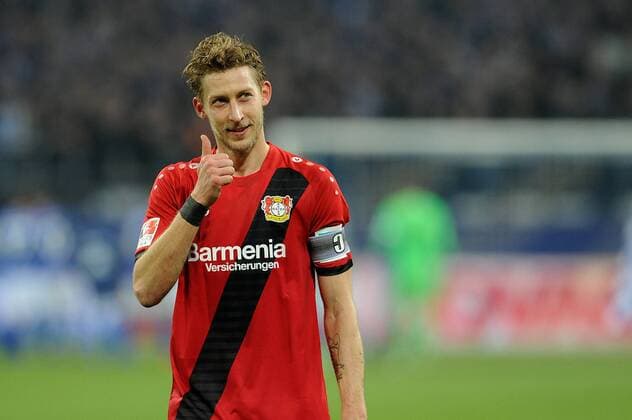 Stefan Kiessling ( Bayer 04 Leverkusen ) mit Daumen hoch fuer die Fans nach Spielschluss. 11.12.2016 --- Fussball --- 1. Bundesliga --- Schalke 04 vs Bayer 04 Leverkusen Gelsenkirchen Copyright: xThienel Eibner-Pressefotox EP_TTL