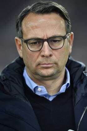Vor dem Spiel: Geschäftsführer Manager Martin Bader Hannover 96 VfB Stuttgart vs Hannover 96 H96 12.12..2016