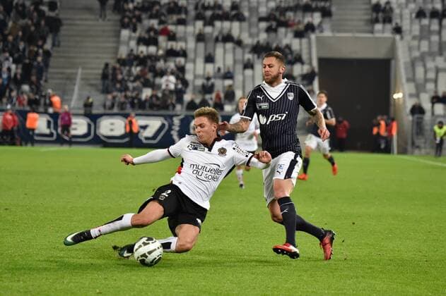 Arnaud Souquet (ogc) vs Jeremy Menez (gir) FOOTBALL : Bordeaux vs Nice - Coupe de la Ligue - Bordeaux - 14 12 2016 ThierryBreton 