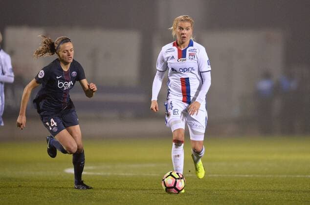 Ada Hegerberg (ol) - Irene Paredes (psg) FOOTBALL : Paris SG vs Olympique Lyonnais - D1 Feminine - 17 12 2016 AnthonyBIBARD FEP 