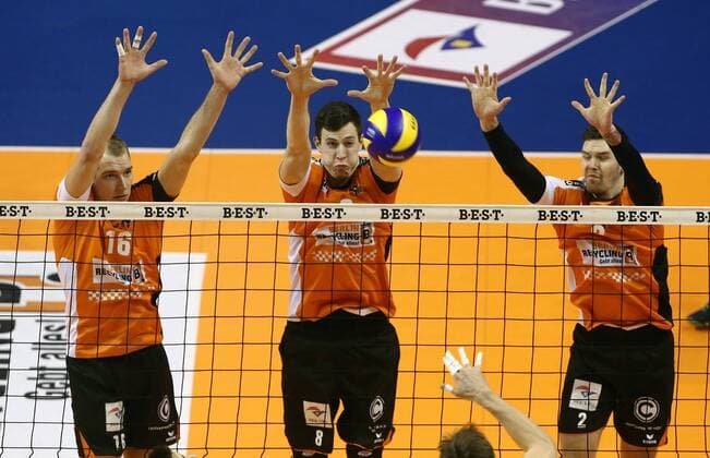 Wouter ter Maat, Graham Vigrass, Steven Marshall im Block Volleyball Bundesliga Herren Saison 2016 2017 18.12.2016 BR Volleys Berlin BRV vs. VfB Friedrichshafen