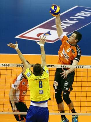 Graham Vigrass im Angriff, Georg Klein Volleyball Bundesliga Herren Saison 2016 2017 18.12.2016 BR Volleys Berlin BRV vs. VfB Friedrichshafen