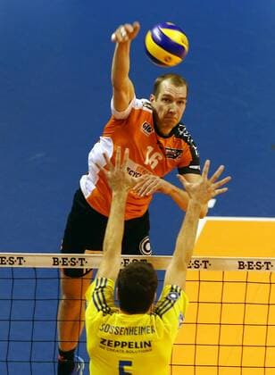 Wouter ter Maat im Angriff, David Sossenheimer Volleyball Bundesliga Herren Saison 2016 2017 18.12.2016 BR Volleys Berlin BRV vs. VfB Friedrichshafen