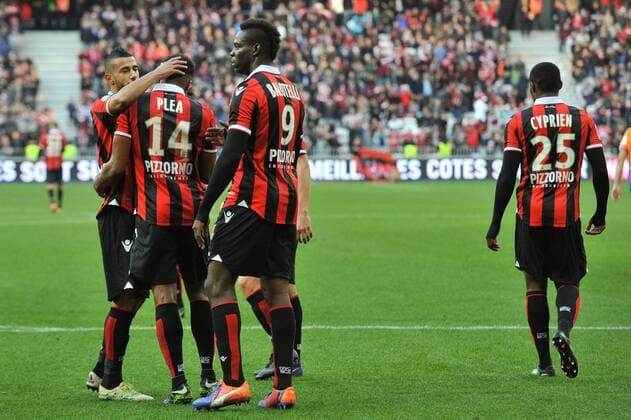 09 Mario BALOTELLI (nice) - 05 Younes BELHANDA (nice) - JOIE FOOTBALL : Nice vs Dijon - Ligue 1 - 18 12 2016 FEP Panoramic 