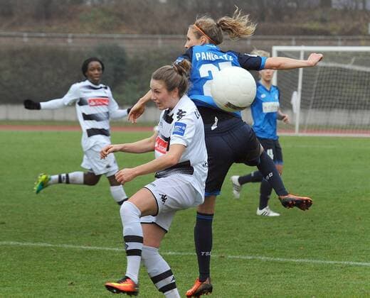 , Volksbank Mönchengladbach Borussia Mönchengladbach Frauen 1. Bundesliga Saison 2016 - 2017 11. Spieltag am 18.12.2016 in Mönchengladbach - Rheydt ( Grenzlandstadion ) Borussia Mönchengladbach gegen 1899 Hoffenheim ( 0 - 4 ) hier Mona Lohmann , Leonie Pankratz