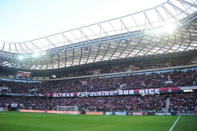 Fans mit Plakat - Ultras Populaire Sud Nice - TRIBUNES FOOTBALL : OGC Nice vs FCO Dijon - Ligue 1 - 18 12 2016 FEP Panoramic 