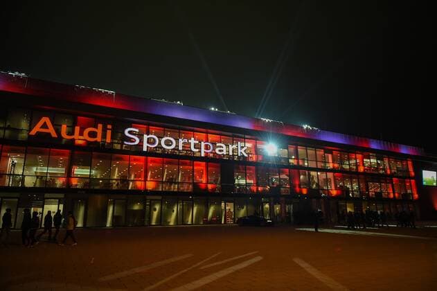 Fußball, Stadiongeschichte FC Ingolstadt 04 GER, 1.FBL, FC Ingolstadt vs SC Freiburg 19.12.2016, Audi-Sportpark, Ingolstadt, GER, 1.FBL, FC Ingolstadt vs SC Freiburg, im Bild Der beleuchtete Audi-Sportpark in Ingolstadt nordphotox xSchreyer