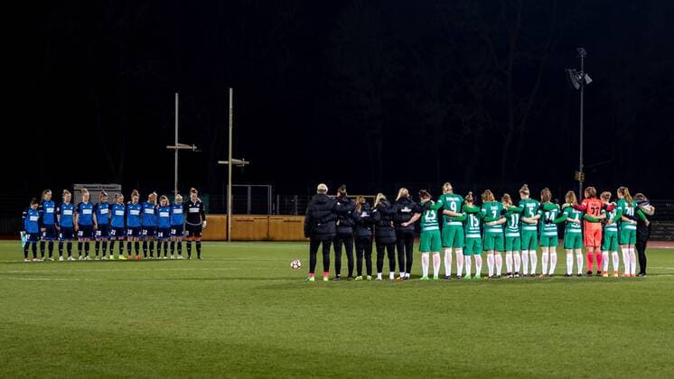 Schweigeminute für die Opfer des Terroranschlags auf einem Weihnachtsmarkt in Berlin, Fussball, DFB-Pokal Frauen, SV Werder Bremen - TSG 1899 Hoffenheim, xdgx