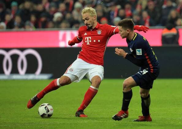 21.12.2016, Fussball 1.Bundesliga 2016 2017, 16.Spieltag, FC Bayern München - RB Leipzig, in der Allianzarena München. li: Mats Hummels (Bayern München) am Ball. 