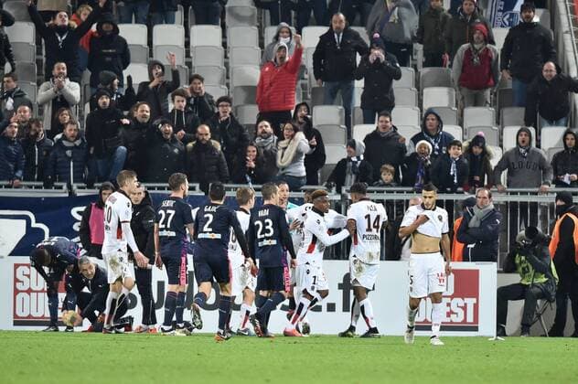 Diskussionen Rote Karte Younes Belhanda (ogc) FOOTBALL : Girondins Bordeaux vs OGC Nice - 19eme Journee de L1 - Bordeaux - 21 12 2016 ThierryBreton Panoramic 
