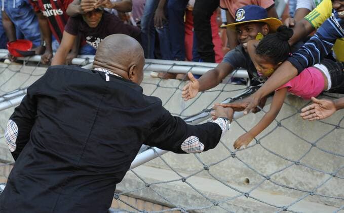 2018 FIFA World Cup WM Weltmeisterschaft Fussball Qualifier: South Africa v Senegal POLOKWANE, SOUTH AFRICA - NOVEMBER 12: Head coach Shakes Mashaba celebrates with fans after the 2018 FIFA World Cup Qualifier match between South Africa and Senegal at Peter Mokaba Stadium on November 12, 2016 in Polokwane, South Africa. ( Gallo1314237