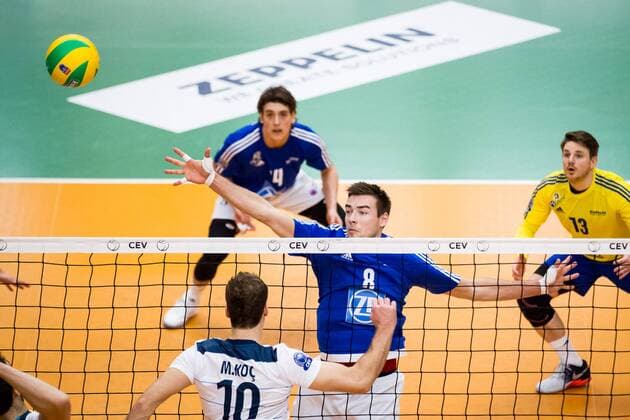Georg Klein (8 VfB) muss sich strecken im Block; CEV Volleyball Champions League 4th Round: VfB Friedrichshafen vs Arkas Izmir, ZF Arena, Friedrichshafen Germany, 20161222; Friedrichshafen Copyright: xWuechner Eibner-Pressefotox EP_NWR