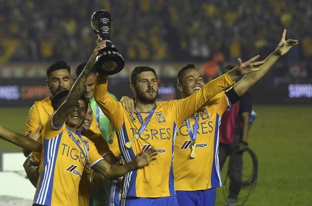 Fußball, Mexiko, Tigres de Monterrey gewinnen Torneo Apertura Tigres players celebrate after defeating Aguilas del America to win the Apertura Tournament s final second leg match at Universitario Stadium in Monterrey, Mexico, 25 December 2016. Tigres won the title of the Mexican Apertura Tournament in penalty shoot-out stage after the team scored the 1-1 overtime. Apertura Tournament s final match Tigres vs. Aguilas del America !ACHTUNG: NUR REDAKTIONELLE NUTZUNG!  20161226-636183398209243574
