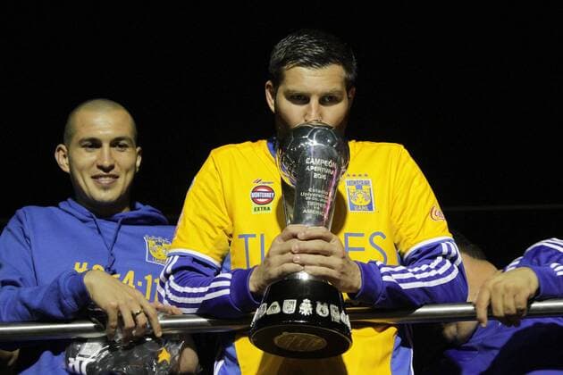 Fußball, Mexiko, Tigres de Monterrey gewinnen Torneo Apertura - December 26, 2016 - Mexico - EUM20161226DEP08.JPG.MONTERREY, N.L.- Soccer Futbol-Final Apertura 2016.- Los jugadores de Tigres celebran la conquista del quinto titulo de la institucion felina el domingo 25 de diciembre de 2016. El cuadro comandado por Ricardo Ferreti vencio en penales al America en la final de torneo Apertura 2016, Estadio Universitario. Foto: Agencia EL UNIVERSAL Carlos Mejia EVZ Latin News - December 26, 2016  - ZUMAu78_ 20161226_zaf_u78_010