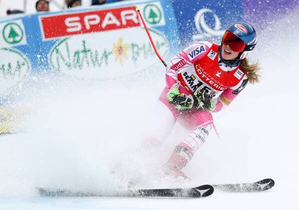 Bilder des Tages - SPORT ALPINE SKIING - FIS WC Semmering SEMMERING,AUSTRIA,27.DEC.16 - ALPINE SKIING - FIS World Cup, giant slalom, ladies. Image shows the rejoicing of Mikaela Shiffrin (USA). GEPAxpictures xMarioxBuehner