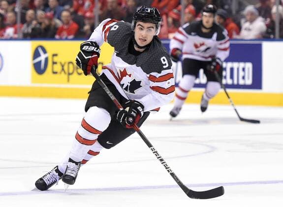 Eishockey, U20 WM, Kanada - Slowakei TORONTO, ON - DECEMBER 27: Canada forward Dillon Dube (9) pursues the puck during first period play against Slovakia at the World Junior Hockey Championships during the Slovakia versus Canada game on December 27, 2016, at the Air Canada Centre in Toronto, Ontario. (Photo by Dan Hamilton Icon Sportswire) HOCKEY: DEC 27 IIHF World Junior Championship - Canada v Slovakia Icon16122708 EDITORIAL USE ONLY