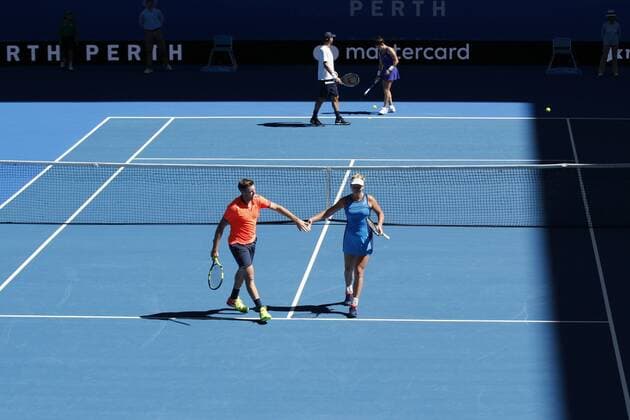 03.01.2017. Perth Arena, Perth, Australia. Mastercard Hopman Cup International Tennis tournament. Team USA congratulate each other on winning a point against Spain in the mixed doubles. USA went on to win 4-3, 3-4, 4-3. xDavidxWoodleyx  ActionPlus11825320