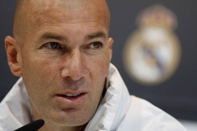Bilder des Tages - SPORT Real Madrid s coach, Zinedine Zidane, offers a press conference PK Pressekonferenz after the team s training session at Valdebebas city in Madrid, Spain, on 03 January 2016. Real Madrid will face Sevilla FC on 04 January on the King s Cup round of 16. Real Madrid training session !ACHTUNG: NUR REDAKTIONELLE NUTZUNG!  20170103-636190505400841487