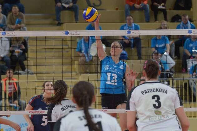 04.01.2017, xtkx, Volleyball 1.Bundesliga Damen, VC Wiesbaden - Suhl 91, emspor, v.l. Karolina Bednarova (VC Wiesbaden) , Tereza Patockova (Suhl) , Wiesbaden
