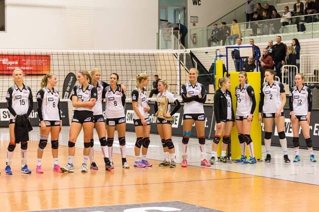 Schwarz-Weiß Erfurt nach dem Spiel; Mannschaftsbild; Aufstellung, Volleyball, Volleyball-Bundesliga Frauen, Schwarz-Weiß Erfurt - Dresdner SC, xprx