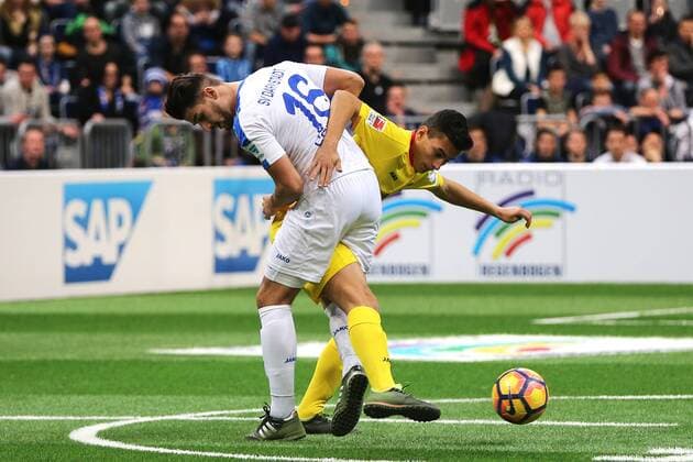 05.01.2017, xtvx, Hallenfussball Harder13 Cup 2017, emspor emonline deloka, v.l. Zweikampf, Duell, duel, tackle, compete Antonio Colak (SV Darmstadt 98) Valentino Vujinovic (Karlsruher SC) Mannheim oz