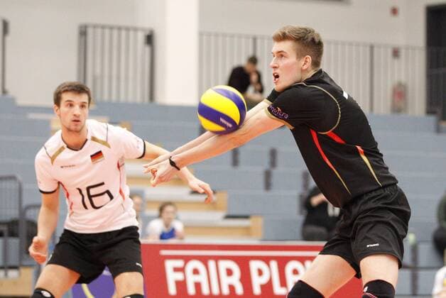 Volleyball Hessen - U21 U 21 WM-Qualifikation Männer 06.01.2017 Germany (schwarz) - Estonia (ws) v.l. Corbin Balster (Germany 7) Germany - Estonia