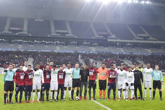 Fußball, Coupe de France, OSC Lille - Excelsior St. Joseph Dimitri Payet zwischen den Spielern beim Mannschaftsbild - Losc Lille OSC vs AS Excelsior - 32e coupe de France - 07 01 2017 JBAutissier Panoramic 