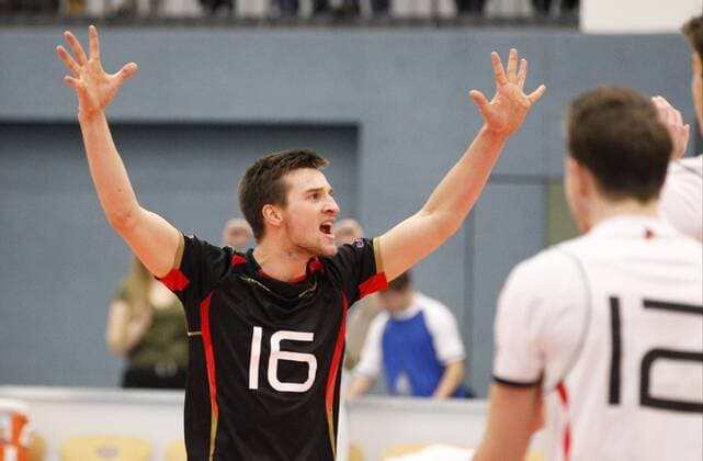 Volleyball Hessen - U21 U 21 WM-Qualifikation Männer 08.01.2017 Germany (ws) - Romania (blau) v.l. Julian Zenger (Germany 16) Germany - Romania