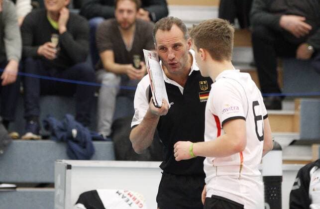 Volleyball Hessen - U21 U 21 WM-Qualifikation Männer 08.01.2017 Germany (ws) - Romania (blau) v.l. Trainer Johan Verstappen (Germany), Johannes Tille (Germany 6) Germany - Romania