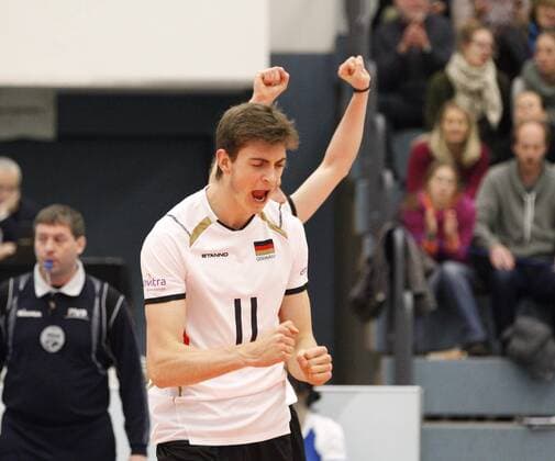 Volleyball Hessen - U21 U 21 WM-Qualifikation Männer 08.01.2017 Germany (ws) - Romania (blau) v.l. Tobias Krick (Germany 11) Germany - Romania