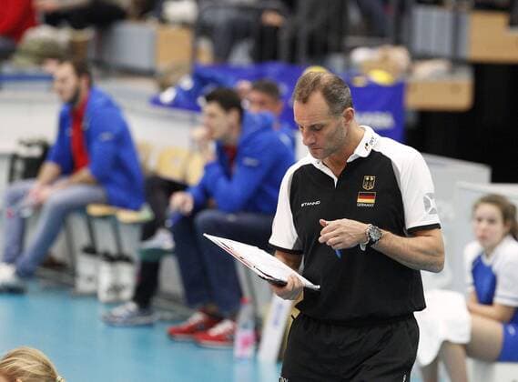 Volleyball Hessen - U21 U 21 WM-Qualifikation Männer 08.01.2017 Germany (ws) - Romania (blau) v.l. Trainer Johan Verstappen (Germany) Germany - Romania