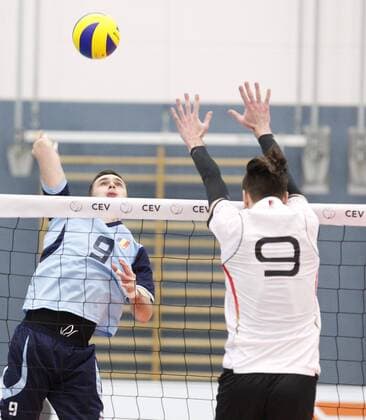 Volleyball Hessen - U21 U 21 WM-Qualifikation Männer 08.01.2017 Germany (ws) - Romania (blau) v.l. Radu Dediulescu (Romania 9), Egor Bogachev (Germany 9) Germany - Romania