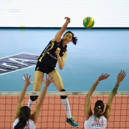 Turkish Vakifbank s player Zhu Ting (Back) spikes the ball during the 2017 CEV Women s Volleyball Champions League Group D match against Eczacibasi of Turkey in Istanbul, Turkey, on Jan. 10, 2017. Vakifbank won 3-2. ) (SP)TURKEY-ISTANBUL-WOMEN S VOLLEYBALL-CEV CHAMPIONS LEAGUE-VAKIFBANK VS ECZACIBASI HexCanling 