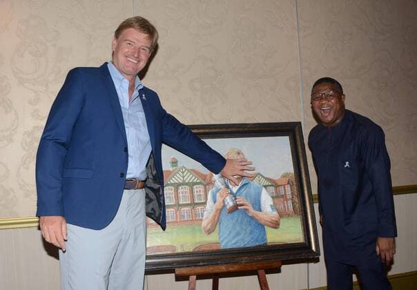 The 2017 BMW SA Open Championship gala dinner KEMPTON PARK, SOUTH AFRICA - JANUARY 10: and Recreation Minister Fikile Mbalula and South African golfer Ernie Els pose with a painting portraying Els during the 2017 BMW SA Open Championship gala dinner at Emperors Palace on January 10, 2017 in Kempton Park, South Africa. The BMW SA Open hosted by City of Ekurhuleni, which starts on January 12, 2017 will be held at the picturesque Glendower Golf Club, with Rory McIlroy, Ernie Els, Brandon Stone and Andy Sullivan in the field. ( Gallo0108229