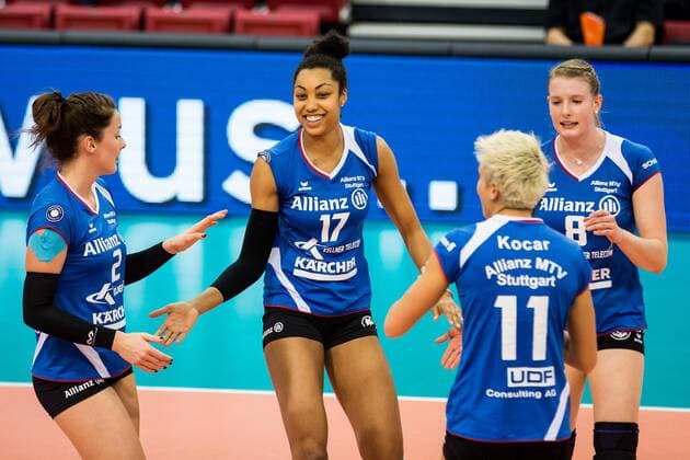 Freude Julia Wenzel (2 MTV), Nia Grant (17 MTV) und Julia Schaefer (8 MTV); 2017 CEV Volleyball Cup: Allianz MTV Stuttgart vs Kohila VC, SCHARRena, Stuttgart Germany, 20170111; Stuttgart Copyright: xWuechner Eibner-Pressefotox EP_NWR