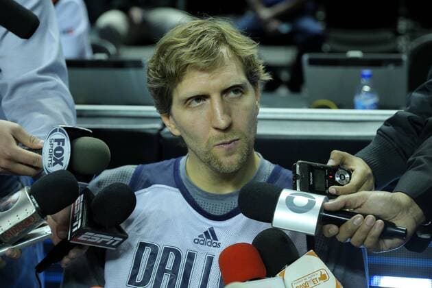 Themen der Woche - SPORT Bilder des Tages - SPORT NBA, Training der Phonix Suns und Dallas Mavericks in Mexico City Dallas Mavericks players Dirk Nowitzki (C) adresses the media during a training session prior to their NBA Basketball Herren USA regular season s match against the Phoenix Suns at the Arena City in Mexico City, Mexico, 11 January 2017. EFE Jose Mendez DALLAS MAVERICKS TRAINING SESSION IN MEXICO !ACHTUNG: NUR REDAKTIONELLE NUTZUNG!  MEX001 20170111-636197743527048490