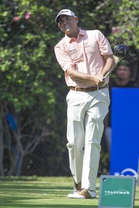 January 12, 2017 - Honolulu, Hawaii: Bill Haas hit his tee shot on the 9th hole during the first round of the Sony Open at Waialae Country Club in Honolulu, Hawaii. PGA Golf Herren Golf 2017: Sony Open JAN12 - ZUMAc04_ 20170112_zaf_c04_090