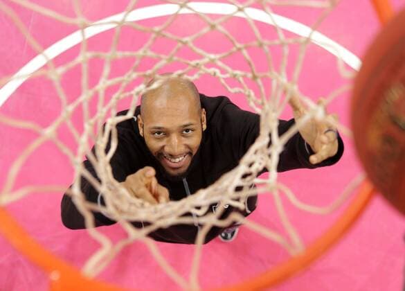 Kenneth Horton Telekom Baskets Bonn , am Korb Foto: Jörn Wolter MR:N