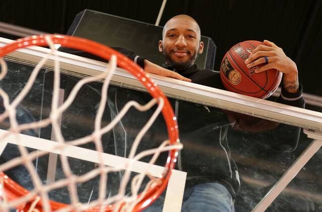 Kenneth Horton Telekom Baskets Bonn , am Korb Foto: Jörn Wolter MR:N