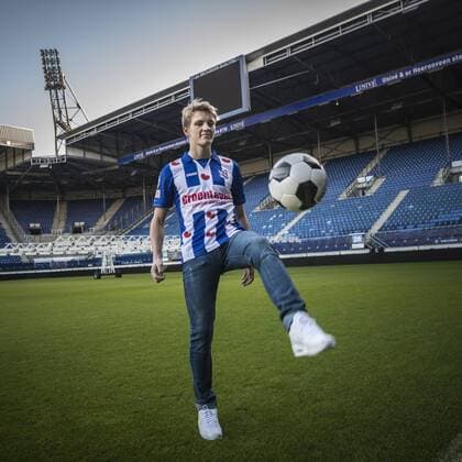 Fußball, Martin Odegaard wird als Neuzugang des SC Heerenveen präsentiert The Netherlands, Heerenveen, 10-01-2017; Football player Martin Odegaard Martin Ødegaard, Odegaard is presented by his new club SC Heerenveen in The netherlands. The 18-year player from Norway is on loan from spanish club Real Madrid. Photo: Kees van de Veen Hollandse Hoogte Heerenveen xVIxHollandsexHoogtexIVx 61820100
